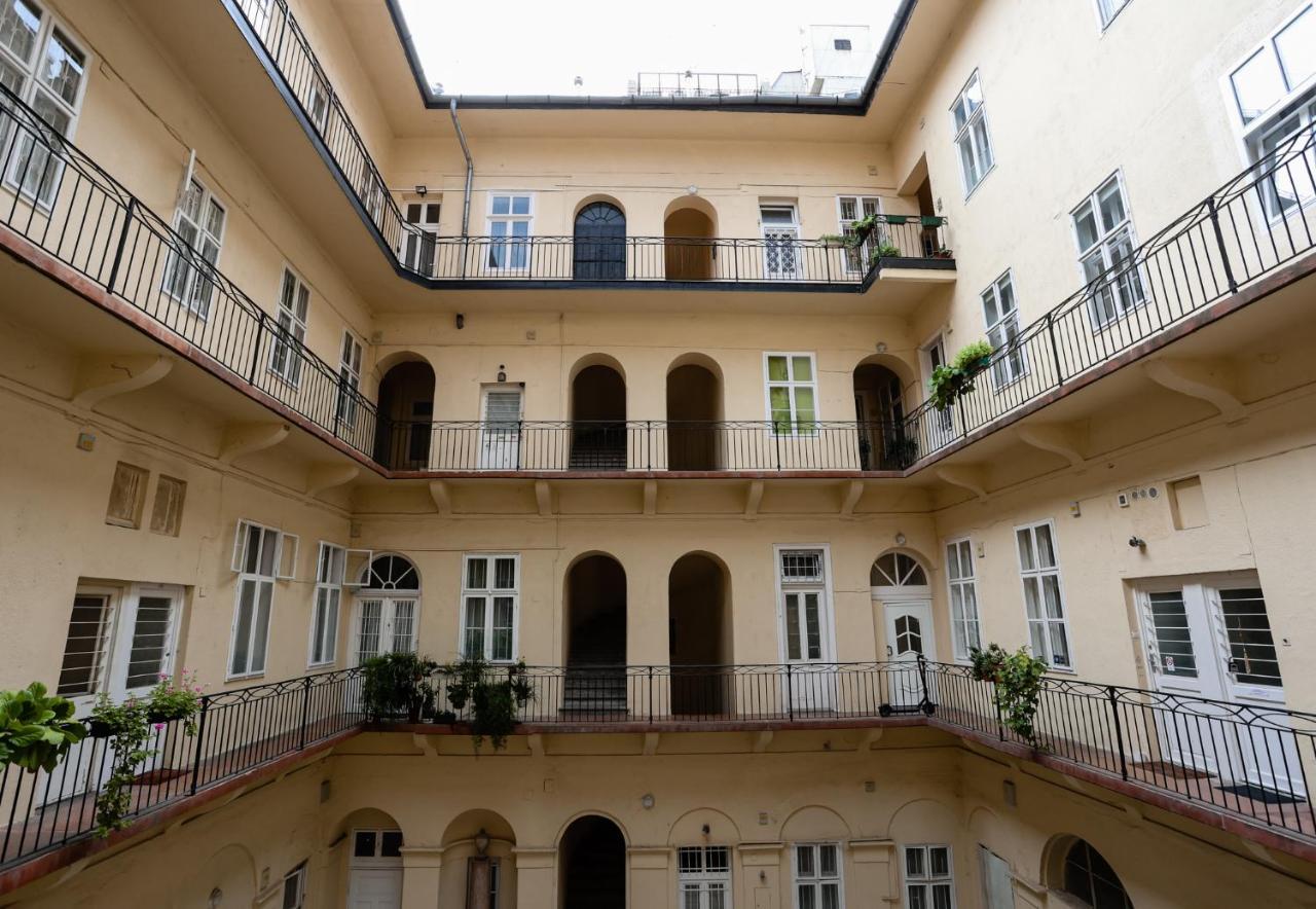 Chain Bridge Center Dorothea Apartamento Budapeste