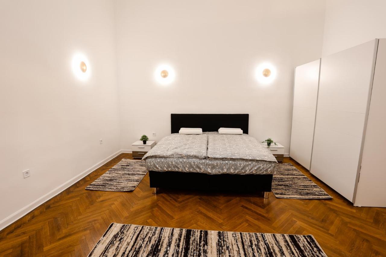 Apartment Chain Bridge Center Dorothea