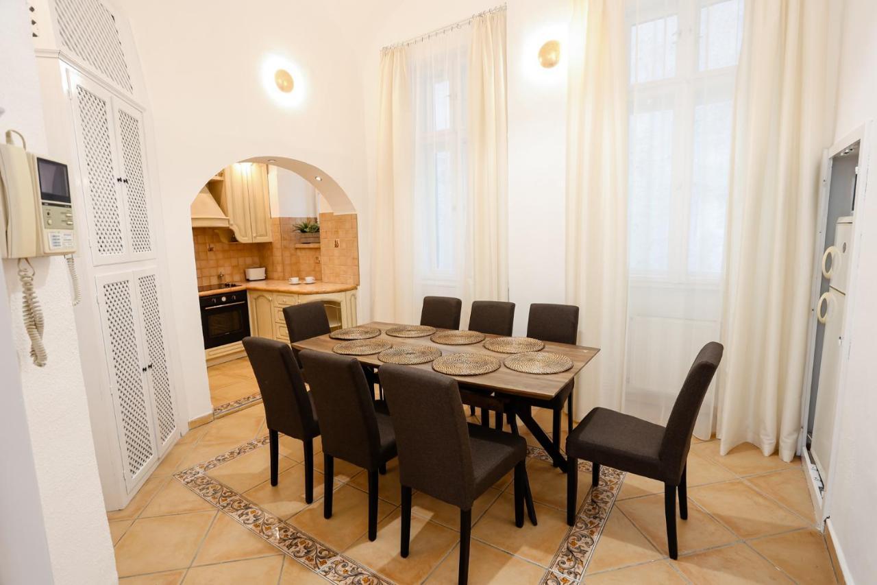 Chain Bridge Center Dorothea Apartamento Budapeste